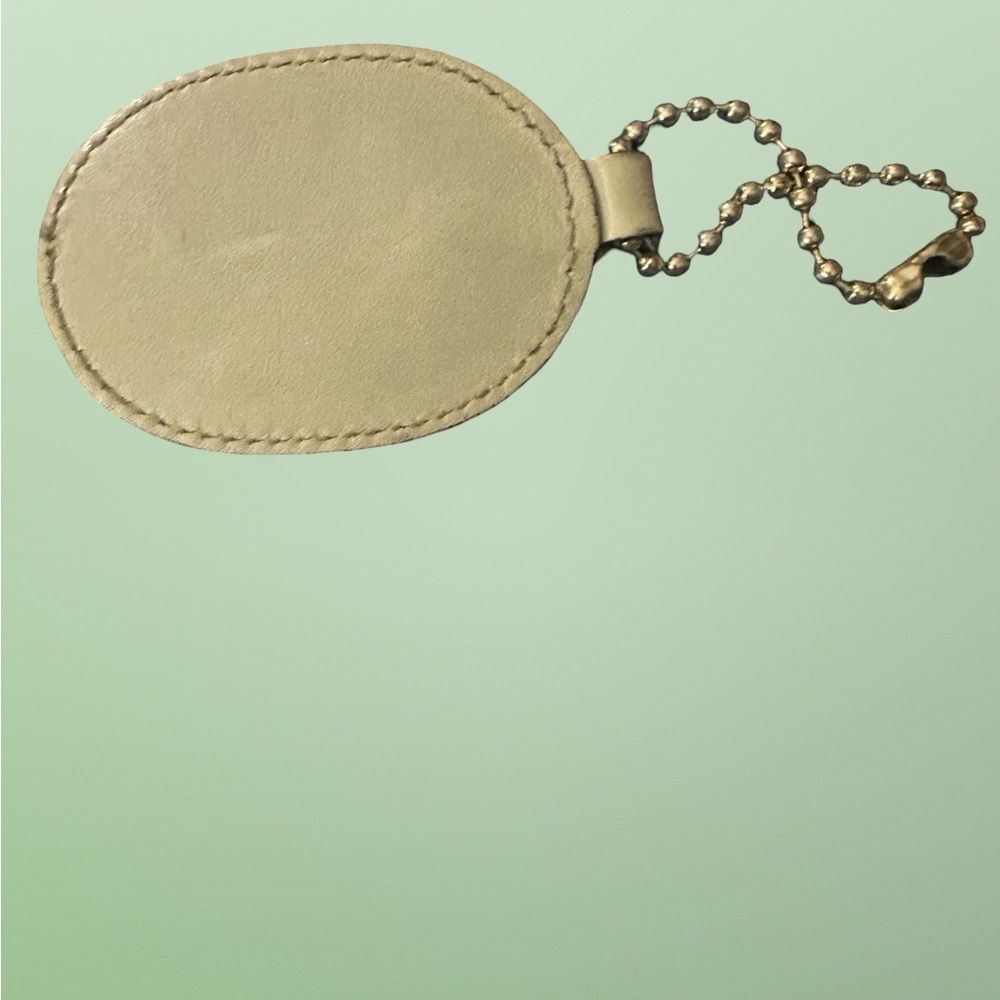 Gucci Gold Emblem on Cream Leather Key Holder - Picture 3 of 3